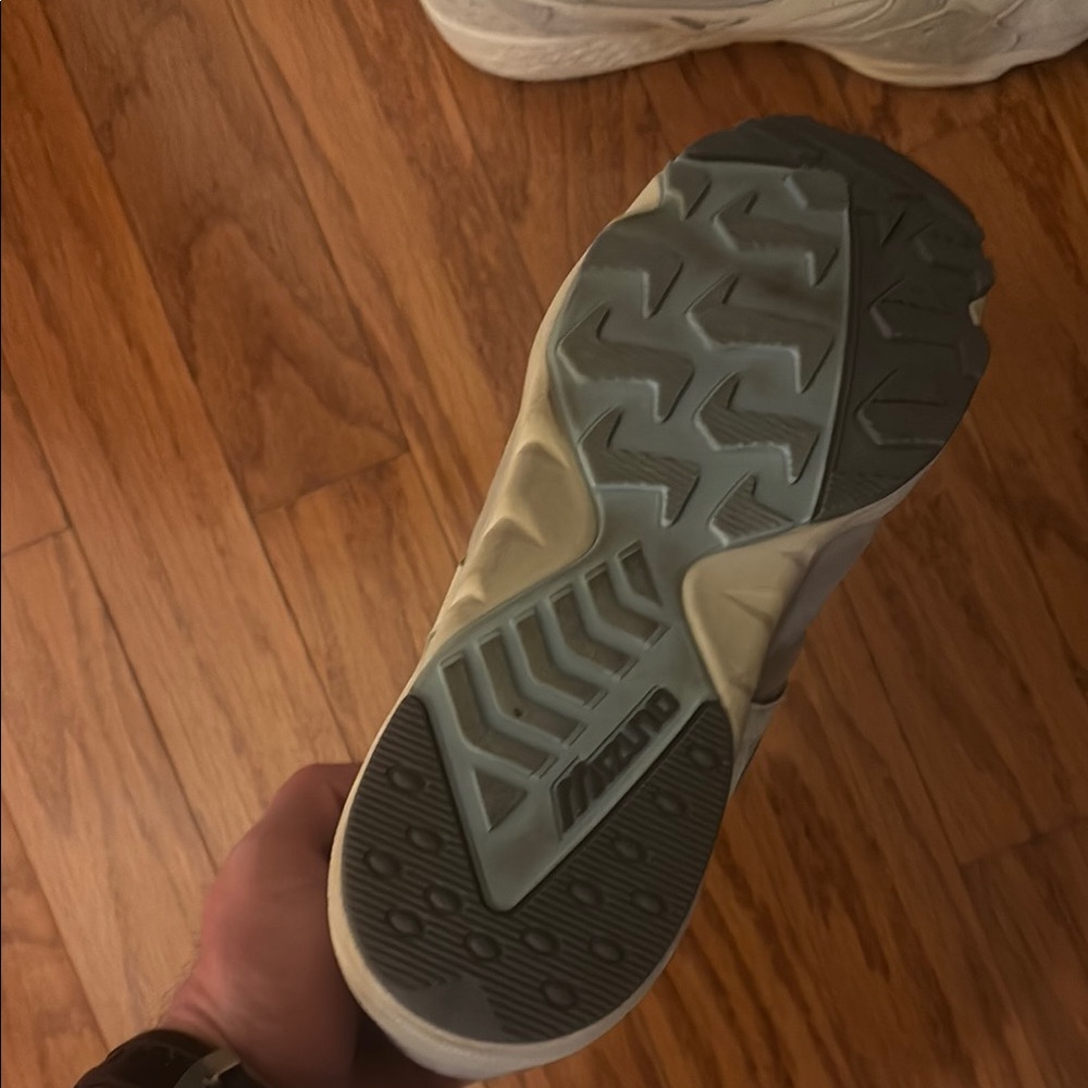 Mizuno x Kith contender Sneakers - Picture 2 of 3